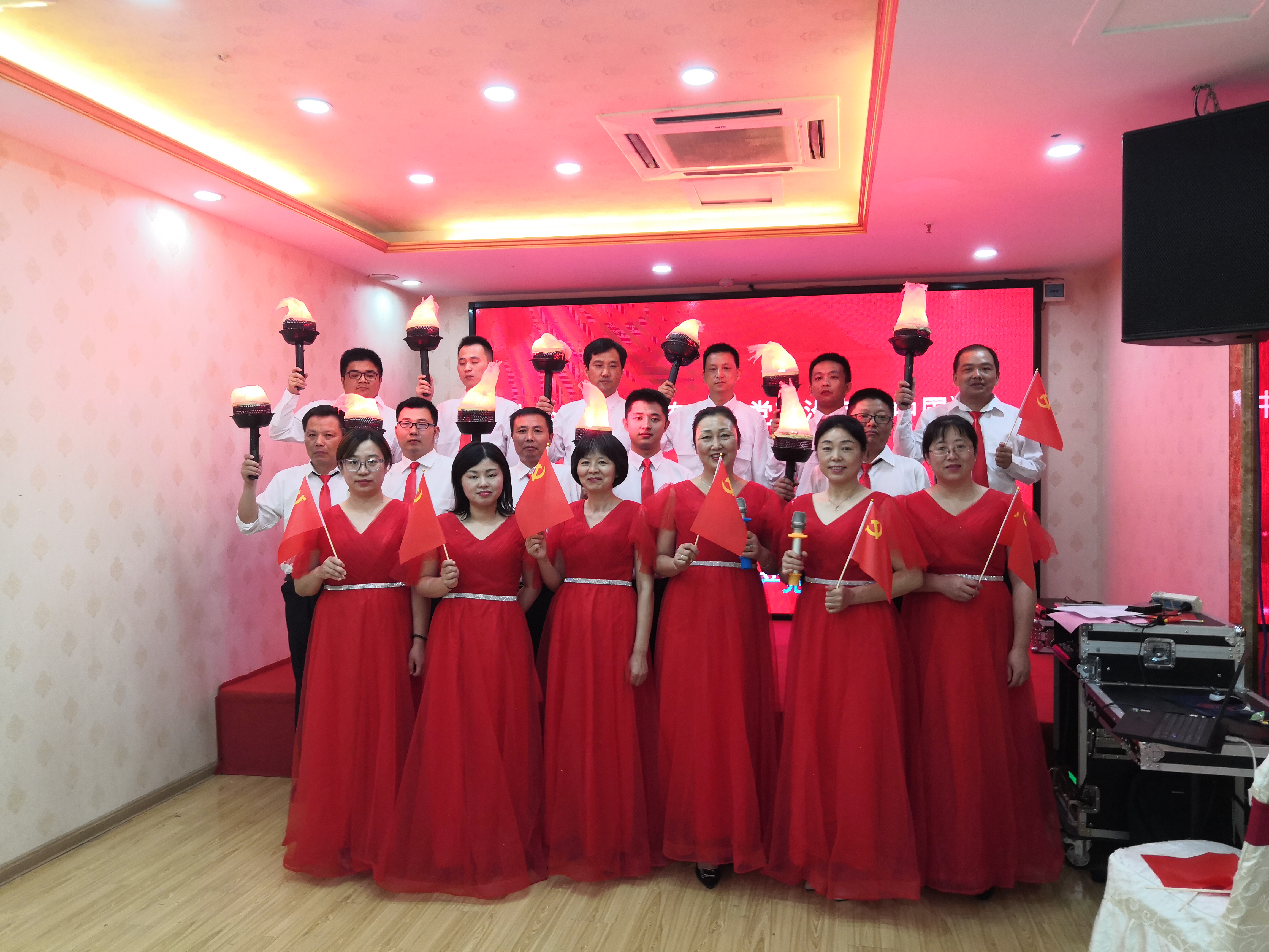 聽黨話、念黨恩、跟黨走，慶中國共產黨成立一百周年紅歌會記實(圖11)
